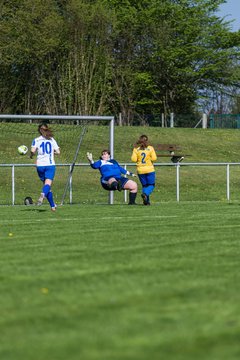 Bild 40 - B-Juniorinnen Bramstedter TS - SSV Hennstedt : Ergebnis: 3:7